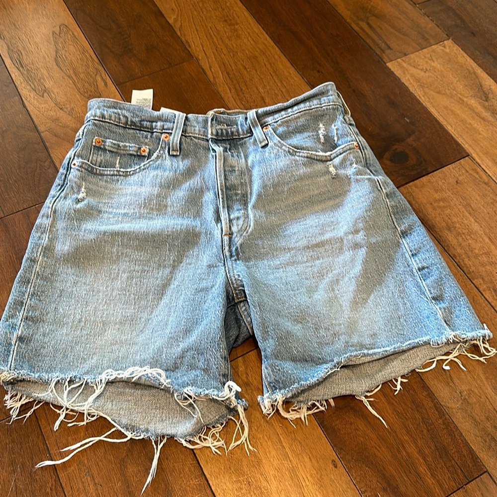 Levi’s high waist cut-off denim shorts size 28